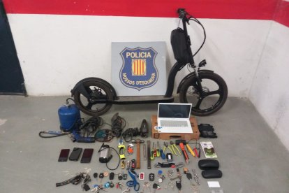 Objectes robats recuperats per la policia al Pont de Suert
