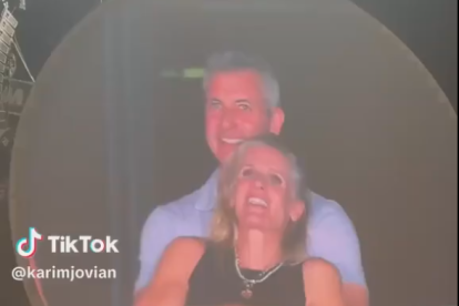 Un frame de la imatge captada per la 'kiss cam'.