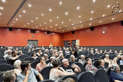Els veïns van mostrar enuig amb les deficiències del nucli antic i la falta de serveis. - R. BALAGUER
