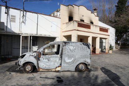 Imagen de una de las dos viviendas incendiadas en la partida Cami de Montcada.