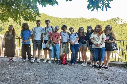 Los participantes en la segunda campaña de arqueología en el antiguo campamento de Sant Antoni. - ARXIU NACIONAL DE CATALUNYA — FECSA