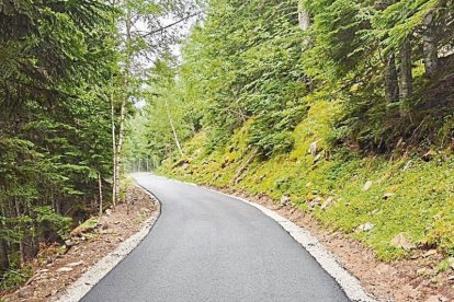 La pista de Boet, que da acceso a la ruta de la Pica d’Estats.; Array