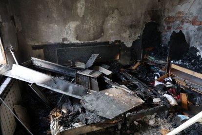 Imatge d’arxiu de l’interior d’un dels habitatges incendiats el desembre passat. - SEGRE