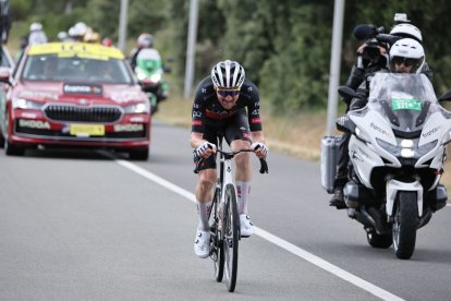 Tim Wellens durante su ataque hasta la meta para ganar la etapa. - EFE/EPA/CHRISTOPHE PETIT TESSON