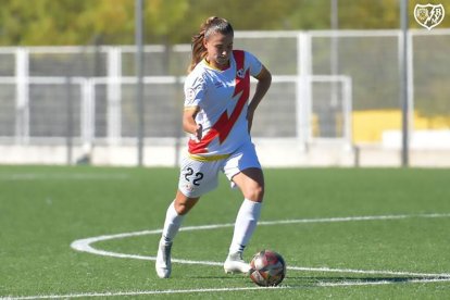 Ana Fernández Nieto, en acción cuando jugó en el Rayo Vallecano la temporada 2023-24. - RAYO VALLECANO FEMENINO