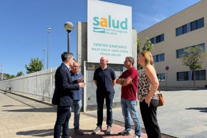 El diputat Iván Carpi, amb diversos membres del PSOE de Fraga. - PSOE ARAGÓ
