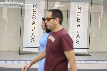 El període de rebaixes sol generar llocs de treball de caràcter temporal. - EUROPA PRESS