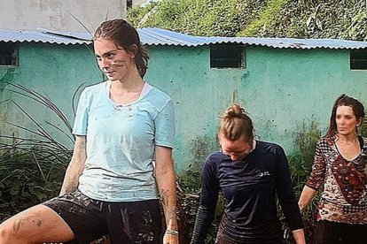 L’Anna, quan va estar al Nepal, en la imatge de la campanya.