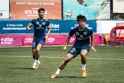 Un moment de l’entrenament d’ahir de l’Atlètic Lleida a les instal·lacions del Ramon Farrús.