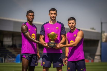 Los fichajes Marcus Rashford, Joan Garcia y Roony Bardghji se presentan hoy ante su afición. - FCB