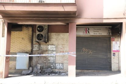 La Guardia Urbana precintó la zona afectada por el incendio. - MAGDALENA ALTISENT