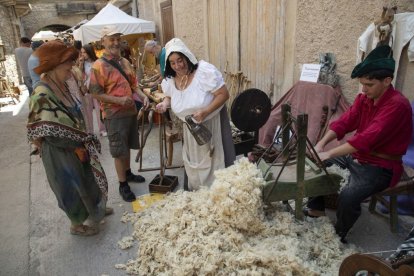 El mercado contó con una veintena de muestras de oficios tradicionales. - C.MARSIÑACH