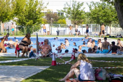 Las piscinas, como las de Balàfia, estuvieron muy concurridas. 