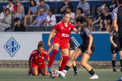 Bacardit, assegut a la vora de la banqueta observant el partit. - GERARD HOYAS