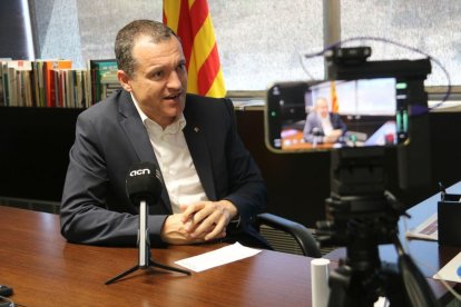 El conseller demana complicitats per tirar endavant la modernització del canal d’Urgell. - ORIOL BOSCH / ALBA MOR / ACN