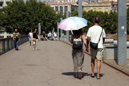 Una pasarela de Lleida este lunes.