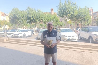El tenista de Balaguer compite en categoría de +85. - J. B.
