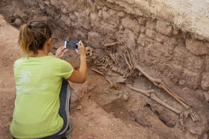 Una fosa con restos de soldados de la Guerra Civil, excavada en 2023 en Bovera, en Les Garrigues. - GERARD HOYAS
