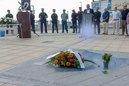 Cambrils ha rendido homenaje este lunes a las víctimas de los atentados yihadistas de 2017, en los que murió una mujer zaragozana de 67 años que estaba de vacaciones con su familia en este municipio costero.