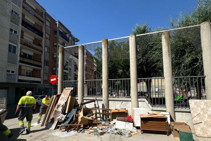 Voluminosos al carrer a Balaguer.