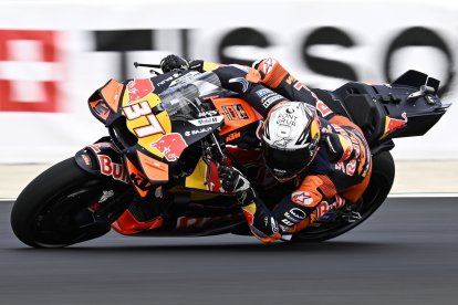 Pedro 'Tiburón' Acosta durant la pràctica oficial per al Gran Premi d’Hongria de MotoGP, al circuit Balaton Park, aquest divendres.