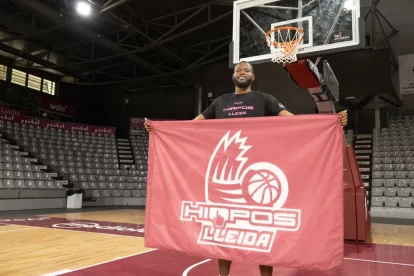 Atoumane Diagne, ahir en la presentació com a jugador de l’Hiopos Lleida. - JAVI ENJUANES
