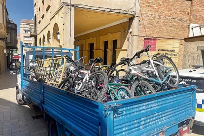 Les bicicletes que han estat retirades als carrers de la ciutat. - A.MOLLERUSSA
