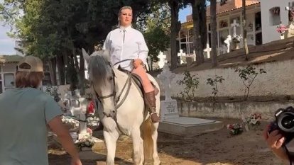 Les fotografies a cavall al cementiri d'Almenar
