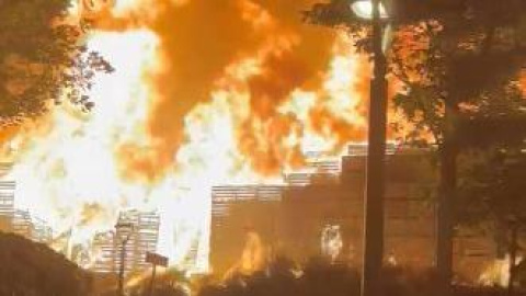 Les flames, a prop de cases de Vila Montcada