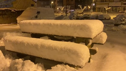 El gruix de 20 cm de neu sobre un banc de Vielha