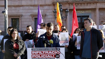 Protesta davant de la subdelegació del govern espanyol