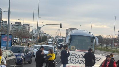 Protesta per ala vaga educativa a la rotonda del Mestre.