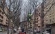 Revisen l'estat dels arbres del carrer Doctora Castells de cara a la desfilada de Carnaval d'aquest dissabte.