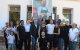 El xef Xixo Castaño amb altres assistents a l’esdeveniment amb la foto de Pere Castaño al fons. - RESTAURANT MALENA