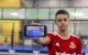 Un jugador mostra l’enregistrament del partit al seu mòbil mitjançant l’aplicació d’Aiball. - JORDI ECHEVARRIA