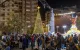 La plaça Ricard Viñes es va omplir de persones que van gaudir de l’encesa dels llums nadalencs. - JORDI ECHEVARRIA