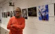 Lleonard Delshams, ahir al costat d’algunes de les seues fotos al Col·legi de Periodistes, que podran visitar-se del 7 de gener al 31 de març. - LLEONARD DELSHAMS