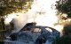 Uno de los dos coches incendiados.