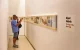 Alguns amics i companys de joventut de Miguel Gallardo no es van perdre l’estrena d’aquesta exposició a l’Anella del Morera. - JORDI ECHEVARRIA