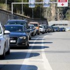 Retenciones intermitentes en la frontera entre Catalunya y Andorra por la movilidad permitida a pesar del confinamiento comarcal