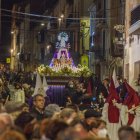 La processó dels Dolors, al seu pas per un dels carrers de Bellpuig.