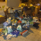 Imatge d’un dels abocadors urbans que han de netejar diàriament els operaris d’Ilnet.