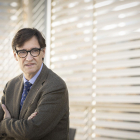 El líder de l’oposició conversant amb la directora de SEGRE.