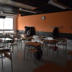 Imatge d'arxiu d'una aula buida.