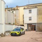Un dels vehicles de la policia local d’Almacelles. - M.M.