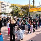 Ball de bastons en el marc de la Tamborinada de Lleida a la plaça Blas Infante
