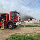 Incendi en una granja d'Alcarràs.