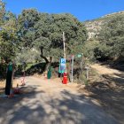 La barrera instal·lada a l’accés al camí cap a Mont-rebei, després de l’encreuament de la Pertusa. - A.A