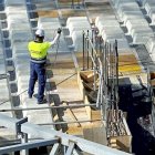 La construcció és un dels sectors que recuperen activitat en un mercat amb falta d’habitatge nou disponible. - EUROPA PRESS
