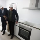 Pisos socials als Mangraners- La Paeria preveu que al setembre s’entreguin els primers 40 pisos de la promoció de 121 habitatges públics que es troben en construcció als Mangraners. “Hi ha un nombre molt important de peticions de persones joves, em sembla molt just”, va assegurar l’alcalde, que va recordar que inicialment 35 dels habitatges estan reservats per a menors de 35 anys. L’obra és fruit de la col·laboració publicoprivada. - MAGDALENA ALTISENT
